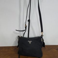 希少✨良品✨プラダ チェーンミニショルダーバッグ ロゴ型押し ナッパ