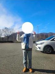 スカイブルーのマフラーのサムネイル