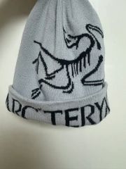 ARC'TERYX ニット帽 ビーニー ホワイト - メルカリ