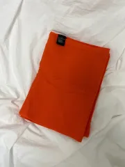 COS コス オレンジ色 マフラーのサムネイル
