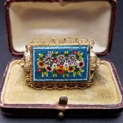 銀座WAKOの花束刺繍の緑色がま口 銀座WAKOの花束刺繍の緑色がま口 - メルカリ