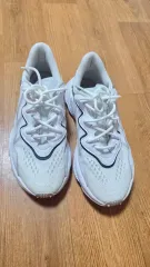 アディダス スニーカー