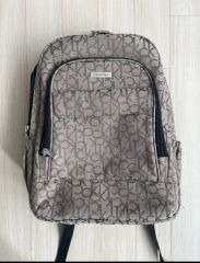 ✨美品✨ カルバンクライン リュック 切り替え ロゴ フェイクレザー B4 
