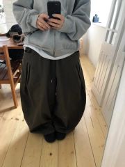 COYSEIO コイセイオ フローフォールド加工 カーキ色 パンツ - メルカリ
