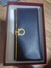 Salvatore Ferragamo 止める所がゆるいです 値下げ中 - メルカリ