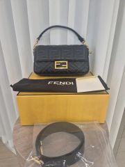 FENDACE ブローチ バゲット スモール - メルカリ