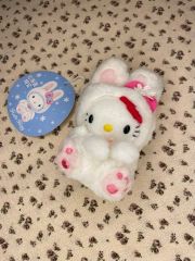 北海道限定 ハローキティ マスコットぬいぐるみ 新品 タグ付き | Mercari