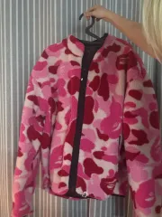 (The First A BATHING APE ピンク カモフラ リバーシブル BoA（ボア） ジャケット ピンク s級のサムネイル