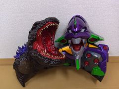 5000個限定 USJ ゴジラ対エヴァンゲリオンポップコーンバケツ - メルカリ