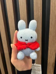 (正規品) ミッフィー うさぎ ぬいぐるみ 編み物 ブルー + 赤いマフラー
