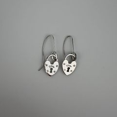 美品】椎名林檎 YES NO 鍵ピアス 角み 2個セット - メルカリ