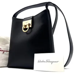 美品 Salvatore Ferragamo サルヴァトーレ フェラガモ 高級 フラップ ワンショルダー ガンチーニ レザー ブラック 黒 ゴールド金具 自立 肩掛け 上品 フォーマル パーティー お祝い レディース