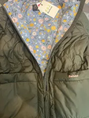BARBOUR ガールズ キルティングジャケット / 成人着用可能 未使用 新品のサムネイル