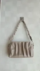 シャーリングショルダーバッグ アイボリー レディース