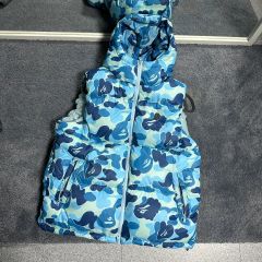 A Bathing Ape カモ柄 ダウンベスト ブルー S - メルカリ