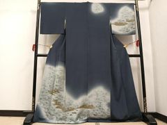 訪問着 正絹縮緬生地 黒地のぼかし地に粉雪模様に雪輪の金箔柄 K169 