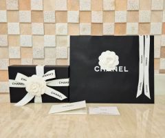 美品】CHANEL ギフトボックス カメリアリボン付き - メルカリ