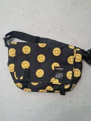 EASTPAK メッセンジャーバッグ