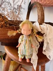 手作り三つ子ちゃん人形 籐のイス付き(米山京子風、ハンドメイド