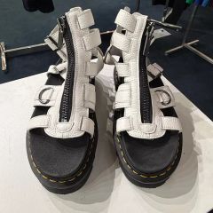 Dr.Martens OLSONサンダル - メルカリ