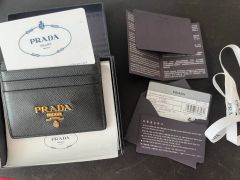 PRADA マネークリップ 三角ロゴ サフィアーノレザー ブラック - メルカリ