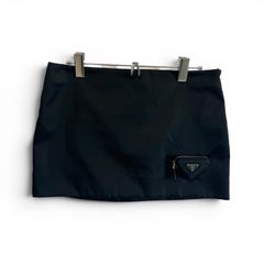 極美品 Re-Nylon プラダ スカート 三角プレート ブラック Sサイズ