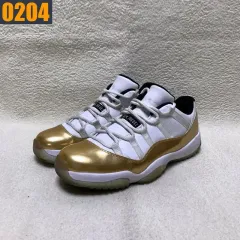 295 NIKE エアジョーダン 11 レトロ ロー スニーカー GOLDクロージング