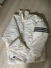EA7 Emporio Armani ホワイト ジャンパー EA7模様で高見え♡ - メルカリ