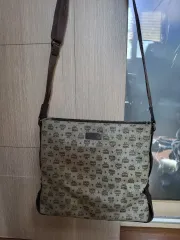 MCM エム シー エム ロゴ クロス クロスバック メッセンジャーバッグ バッグ 城 あります タグのサムネイル