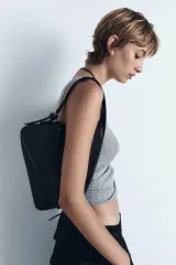 ザラ（ZARA）ジオメトリック フラップ ブラック ショルダーバッグ SHOULDER FLAP BAG