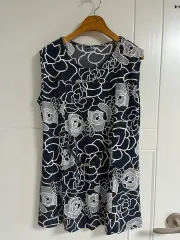 (日本 ヴィンテージ) ノースリーブ Tシャツ ロング丈 インナー 花 カジュアル スーツ M-L