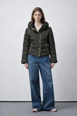 zara 2026年製 スリムフィットショートアノラック ダウン - メルカリ
