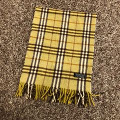 バーバリー イエローチェックマフラー S♥N刺繍入りカシミヤ100