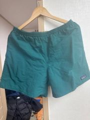パタゴニア ダークグリーン ショートパンツ M - メルカリ
