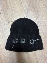 Needles 黒 バタフライ刺繍 ニット帽 Needles 黒 バタフライ刺繍 ニット帽 - メルカリ