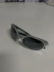 d*7様 Oakley キャットアイサングラス シルバー Minute - メルカリ