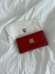 MCM ロゴプリント ウォレット ベージュ 未使用に近い - メルカリ