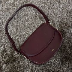 A.P.C. バーガンディ ショルダーバッグ クロコ - メルカリ