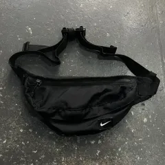 ナイキ ヒップバッグ
