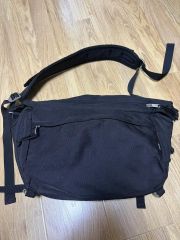 極美品⭐️HYNOW ボディバッグ 防水 ブラック スタビライザー 