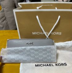週末大特価】MICHAEL KORS 長財布 ホワイト スタッズ ストラップ付 