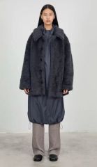 今季完売品 メゾンスペシャル カットオフハイネックボアコート - メルカリ
