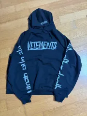 2026年最新】vetements パーカー worldの人気アイテム - メルカリ