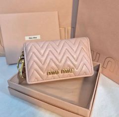 miumiu airpodsproケース 値下げ - メルカリ