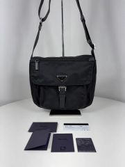 限定品 希少 PRADA プラダ スタッズ装飾 レザー ブリーフケース 幾何学 