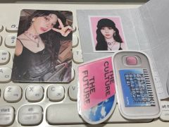 aespa カリナ 直筆サイン スチール写真 - メルカリ