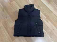 ZARA フード付きダウンベスト ブラック S - メルカリ