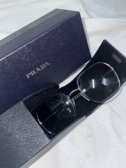 永野芽郁着用 PRADA プラダ ラウンド型 サングラス SPR17Y ブラック