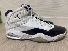 Nike バスケットボールシューズ ホワイト/イエロー/ネイビー、田伏選手