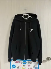 GUESS ブラック フードジップアップ